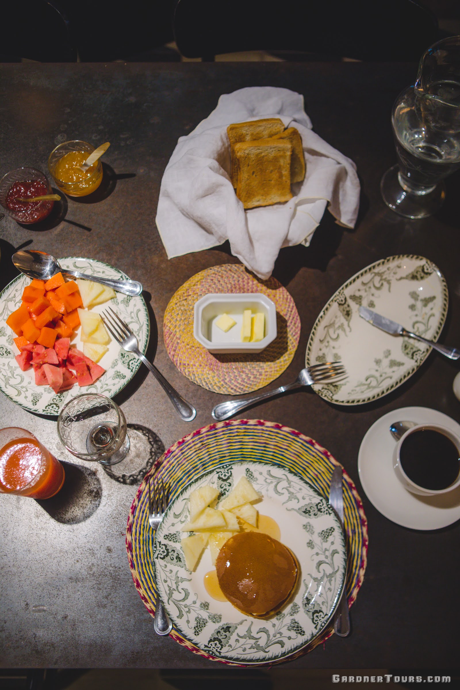 5-star Luxury Accommodations Casa Particular BnB serving an Amazing Breakfast with eggs in Dining Room