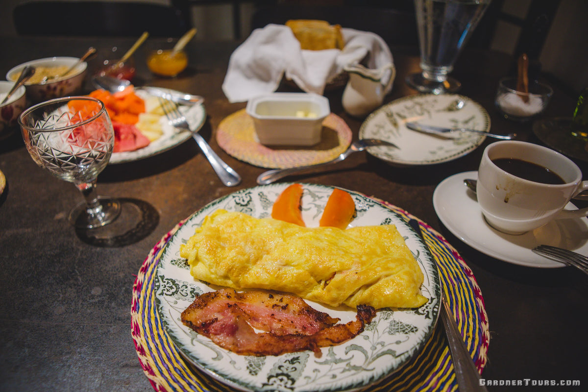 5-star Luxury Accommodations Casa Particular BnB serving an Amazing Breakfast with eggs in Dining Room