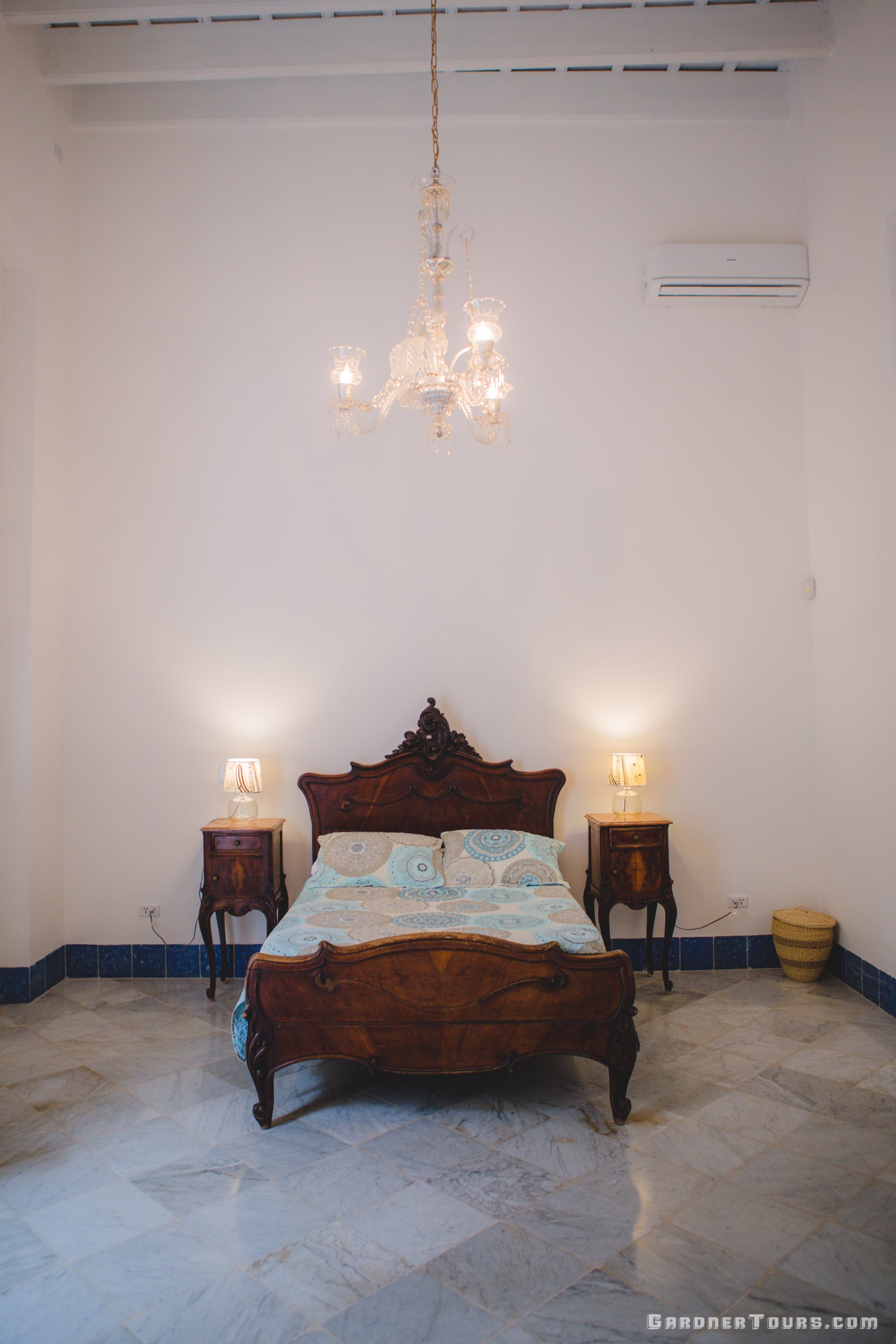 A 4-Star Luxury Bedroom in Classic BnB with Original Floor Plan and Large Rooms in Old Havana, Cuba